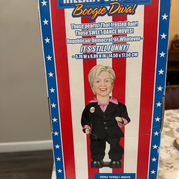 Senator Hillary Clinton Boogie Diva, dancing & singing doll, was created in 2008 - Picture 2 of 6